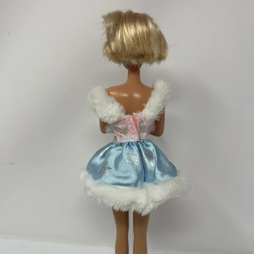 Barbie‎ Skating Star Doll Winter Blue Ice Dress Ice Skates by Mattel